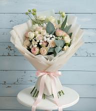 Букет цветов из:  Розы и Лизиантусы в Землянске