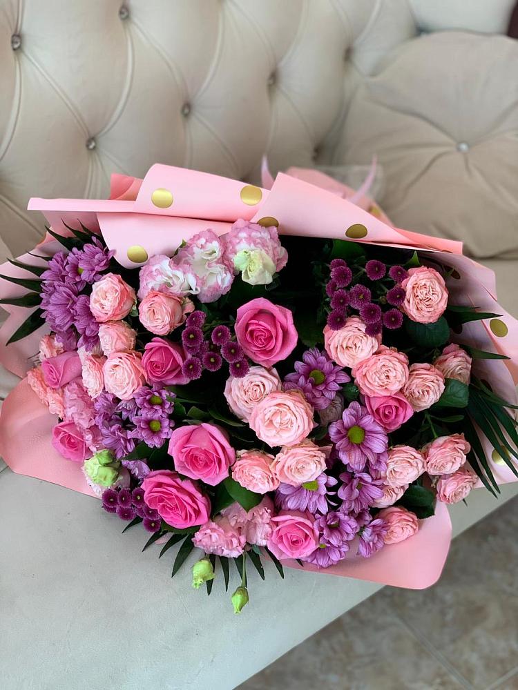 Букет цветов из: Хризантемы, Розы и Лизиантусы в Землянске