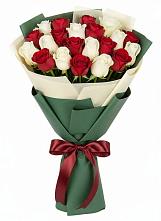Букет Микс из красных и белых роз в Землянске