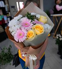 Букет цветов из:  Герберы, Розы и Хризантемы в Землянске