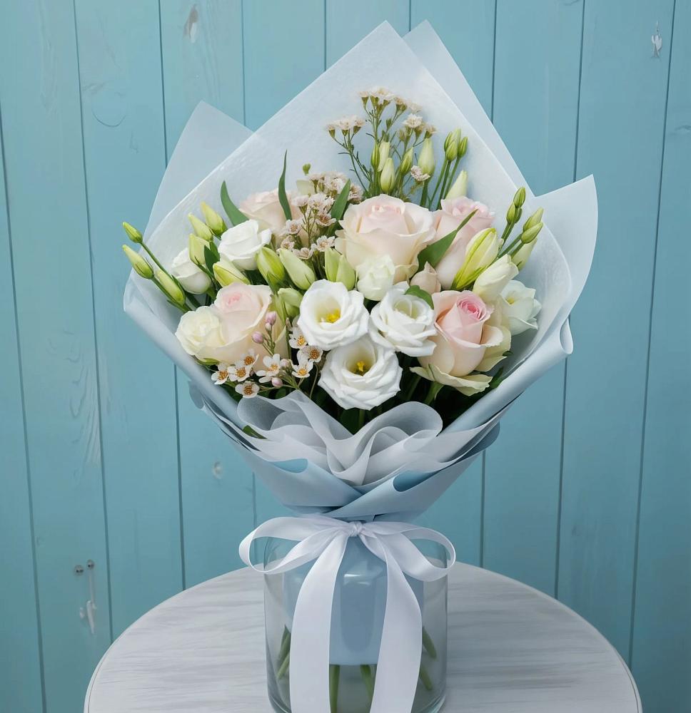 Букет цветов из: Розы и Лизиантусы в Землянске