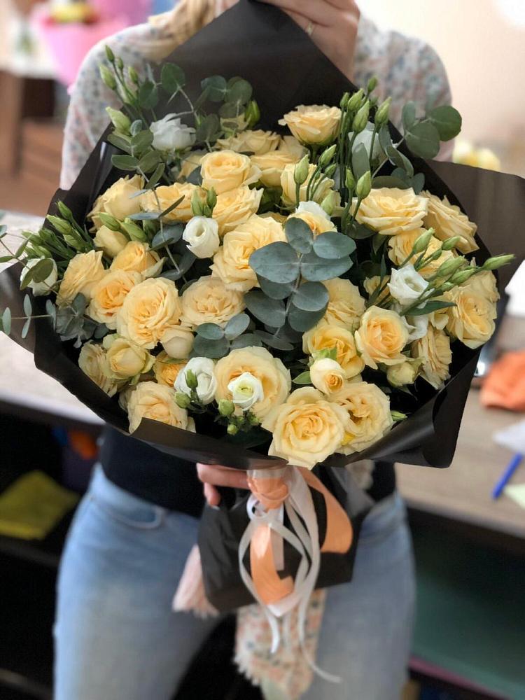 Букет цветов из: Розы и Лизиантусы в Землянске