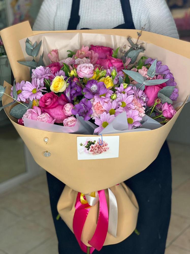 Букет цветов из: Хризантемы, Гвоздики и Альстромерии в Землянске