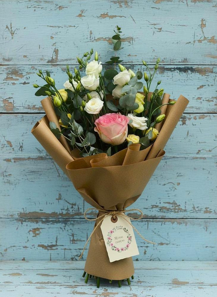 Букет цветов из: Розы и Лизиантусы в Землянске