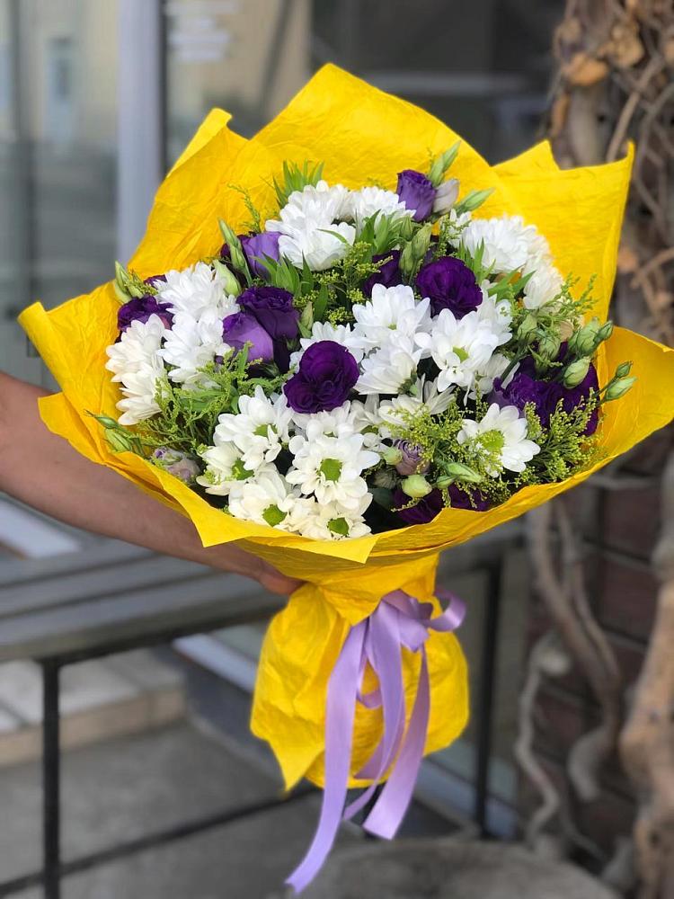 Букет цветов из: Ирисы, Хризантемы и Ромашки в Землянске