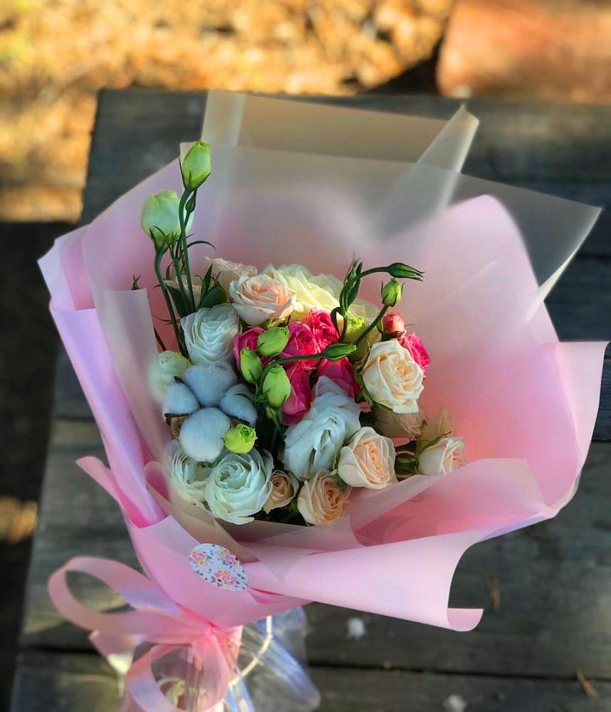 Букет цветов из: Розы и Лизиантусы в Землянске