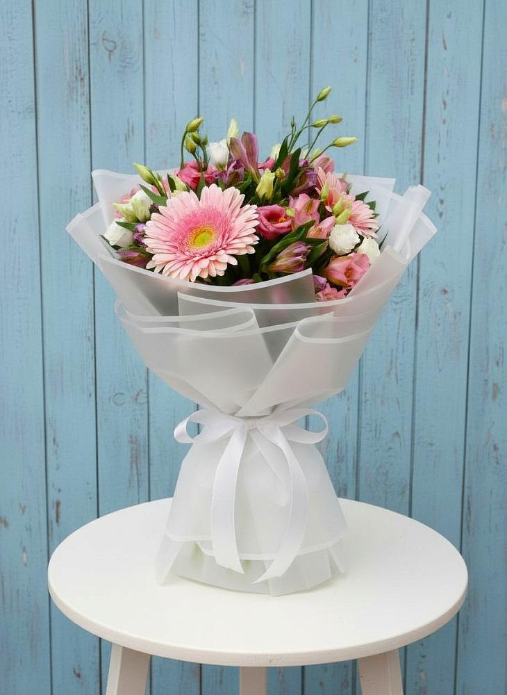 Букет цветов из: Герберы, Альстромерии и Лизиантусы в Землянске