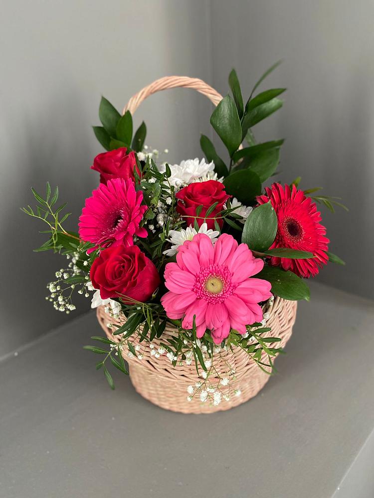Цветочная композиция из Розы, Хризантемы и Герберы в корзине в Землянске