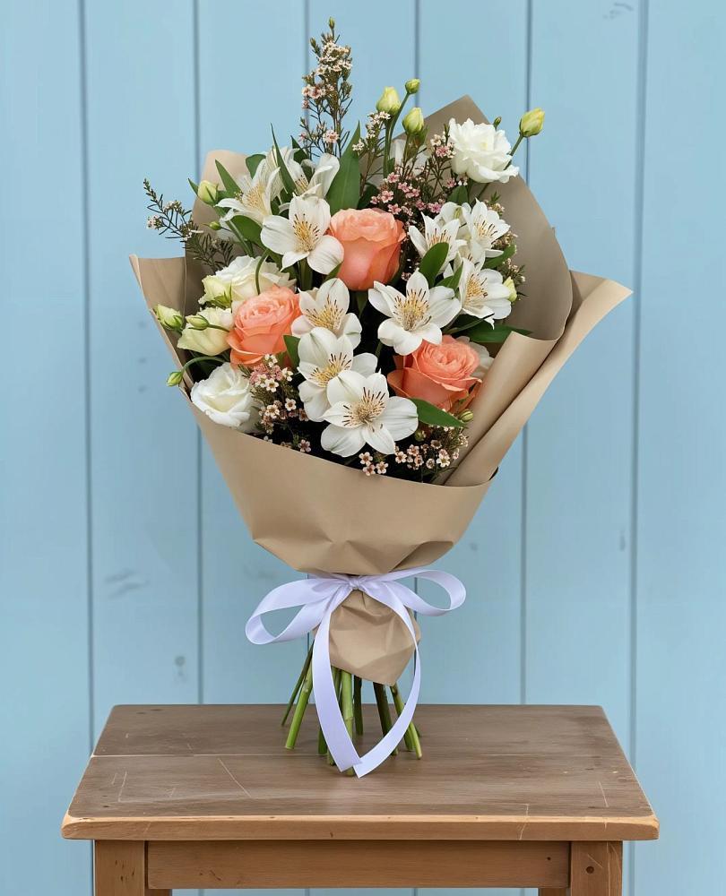 Букет цветов из: Альстромерии, Лизиантусы, Розы и Хризантемы в Землянске